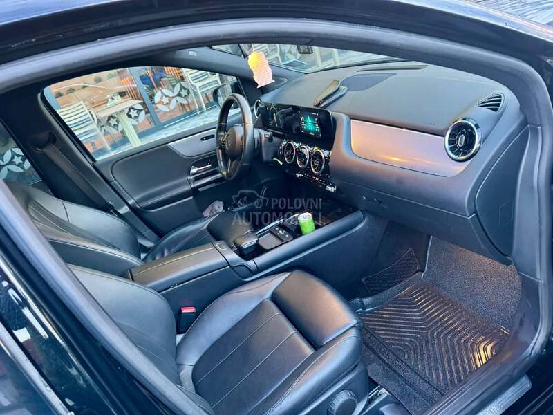 Mercedes Benz B 180 