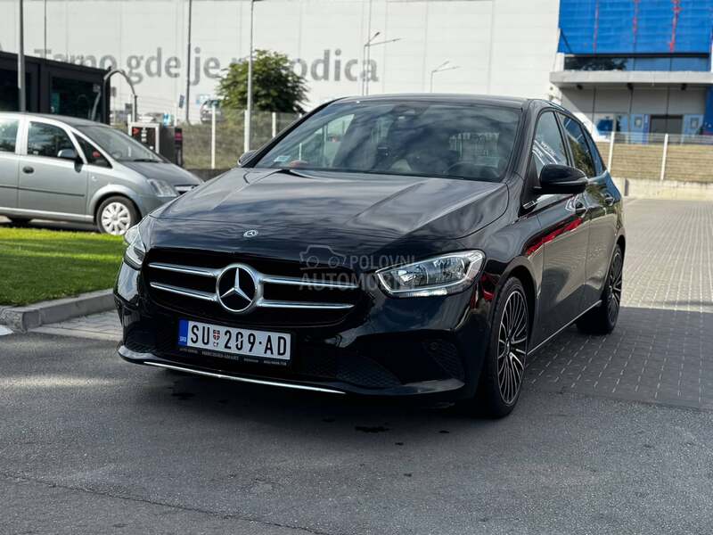 Mercedes Benz B 180 black edit/led/aut