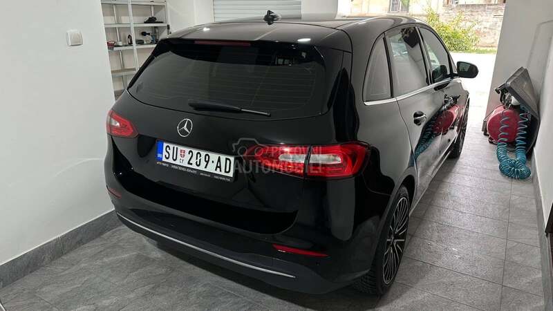 Mercedes Benz B 180 black edit/led/aut