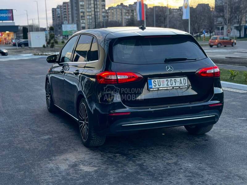 Mercedes Benz B 180 