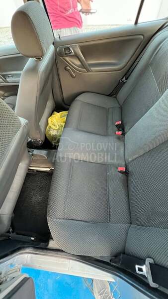 Volkswagen Polo 1.0 /   4 klipa