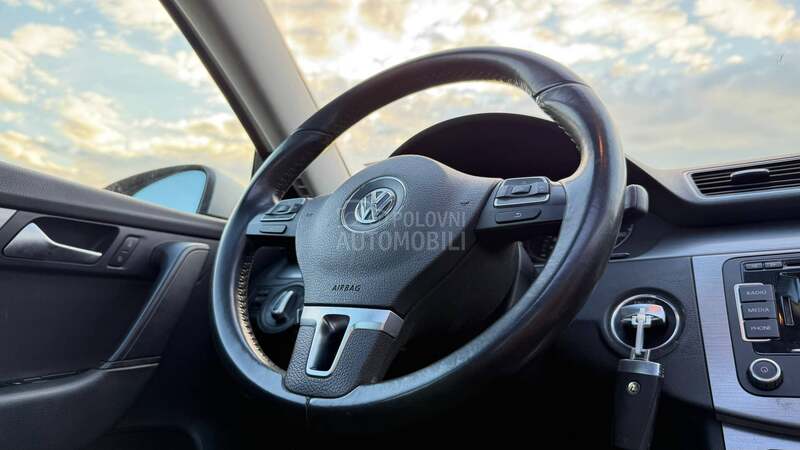Volkswagen Passat B7 /2.0 TDI/PANO///