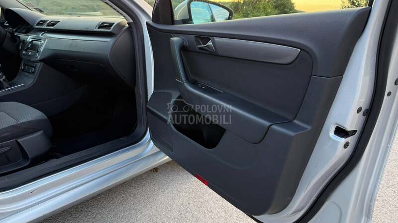 Volkswagen Passat B7 /2.0 TDI/PANO///