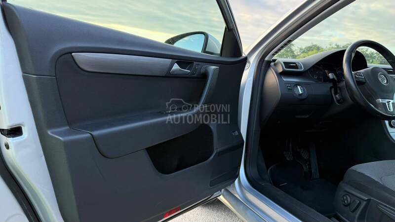 Volkswagen Passat B7 /2.0 TDI/PANO///