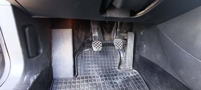 Volkswagen Passat B6 2.0 TDI HIGHLINE 8 V