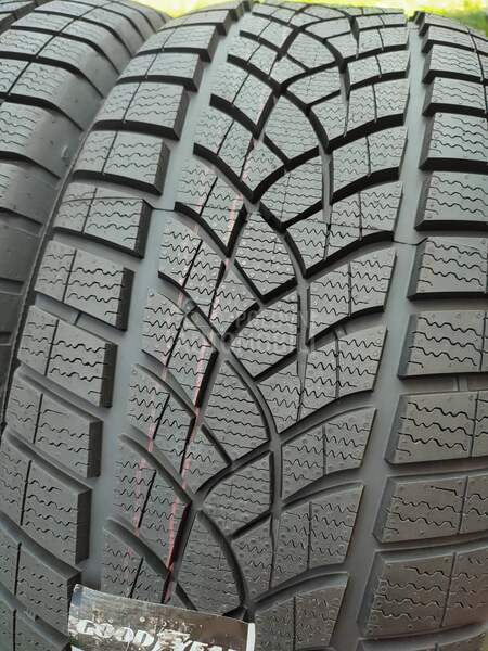 Goodyear 235/55 R19 Zimska