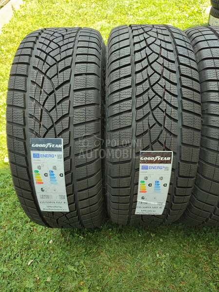 Goodyear 235/55 R19 Zimska