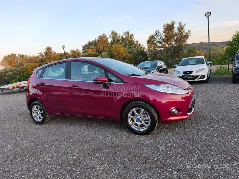 Ford Fiesta 1.4 16v TITANIUM