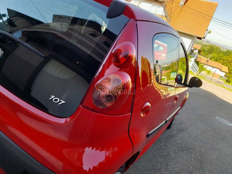Peugeot 107 1.0 CH FUUL 3 KOM