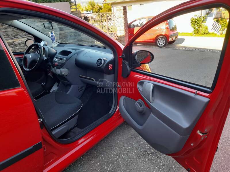 Peugeot 107 1.0 CH FUUL 3 KOM