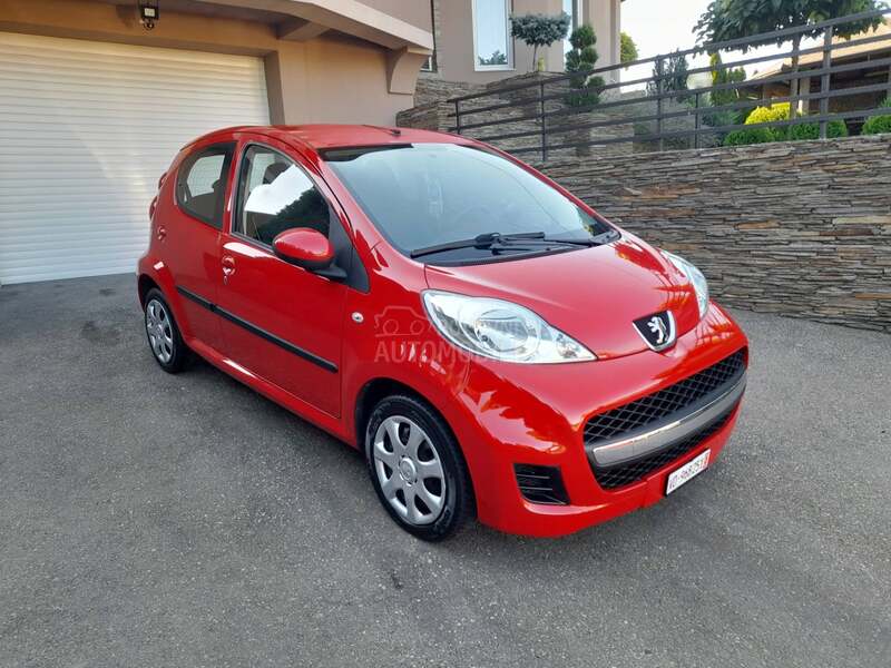Peugeot 107 1.0 CH FUUL 3 KOM