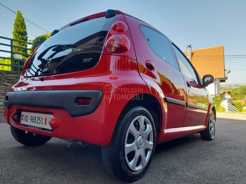 Peugeot 107 1.0 CH FUUL 3 KOM