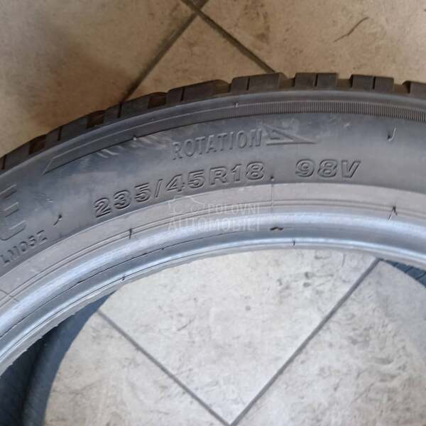 Bridgestone 235/45 R18 Zimska