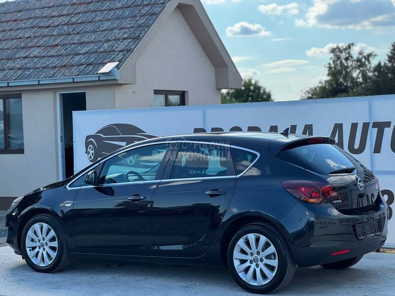 Opel Astra J XEN / KOŽA