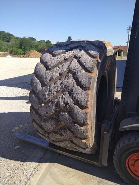 Michelin 750/65 R29
