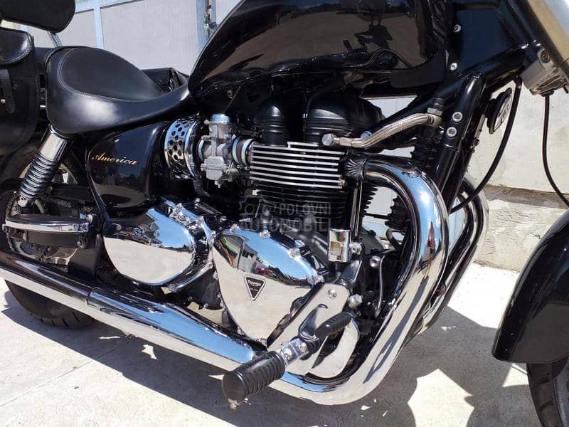 Triumph America 900
