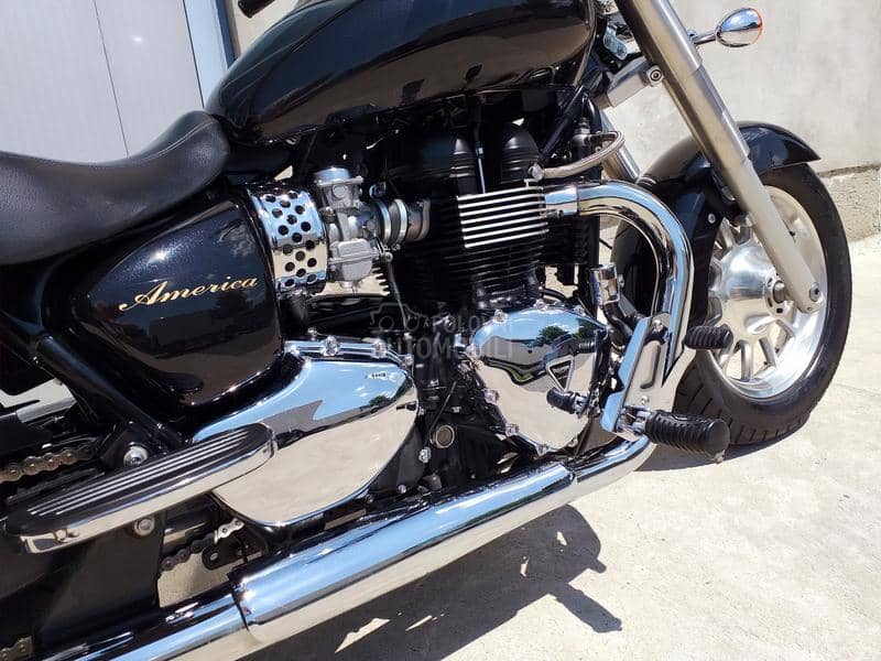 Triumph America 900