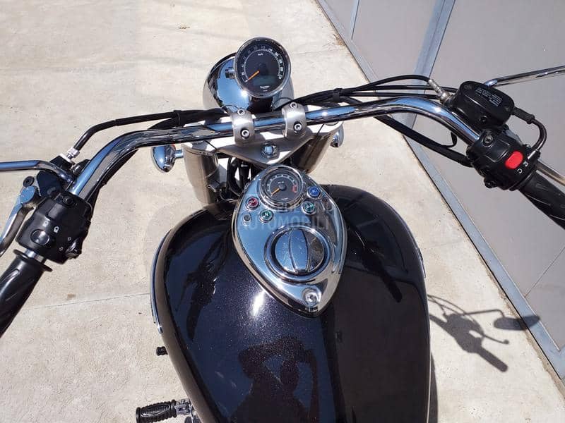 Triumph America 900