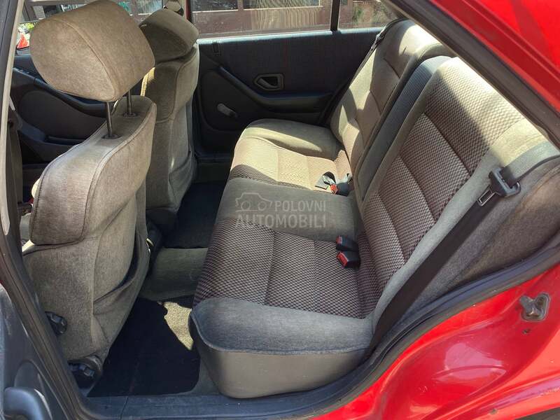 Peugeot 405 1,6 i