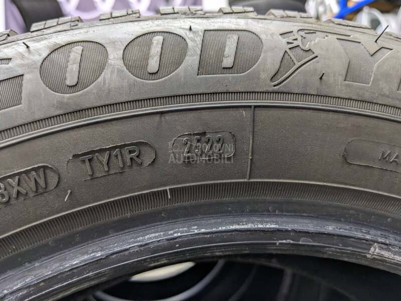 Goodyear 205/60 R16 Zimska