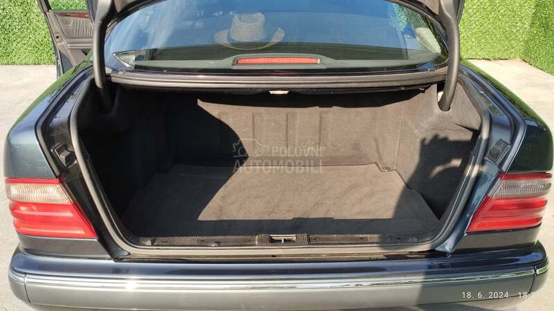 Mercedes Benz E 200 
