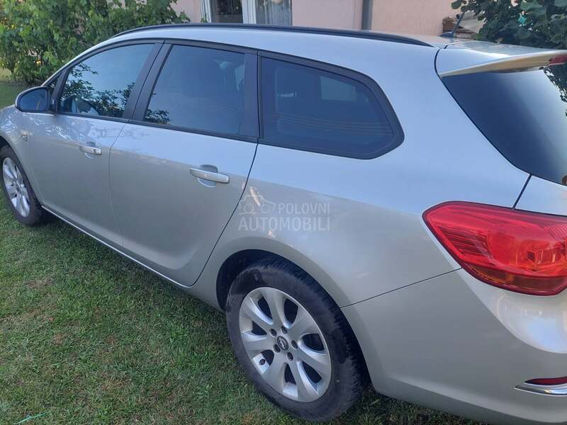 Opel Astra J 1.6 cdti