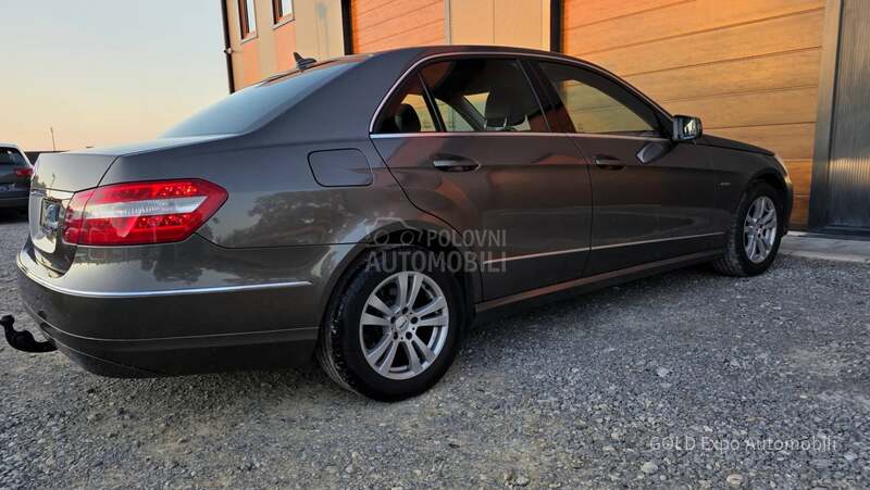Mercedes Benz E 220 2.1CDi ELEGANCE AUT