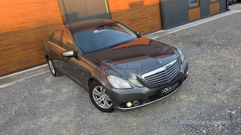 Mercedes Benz E 220 2.1CDi ELEGANCE AUT