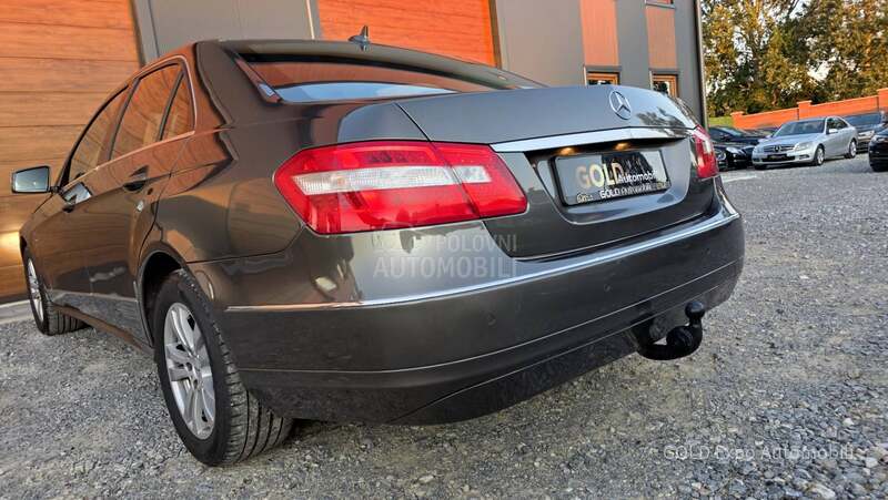 Mercedes Benz E 220 2.1CDi ELEGANCE AUT