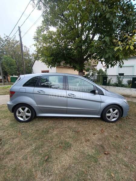 Mercedes Benz B 200 