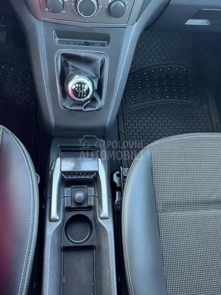 Opel Zafira 7 s e d i s t a