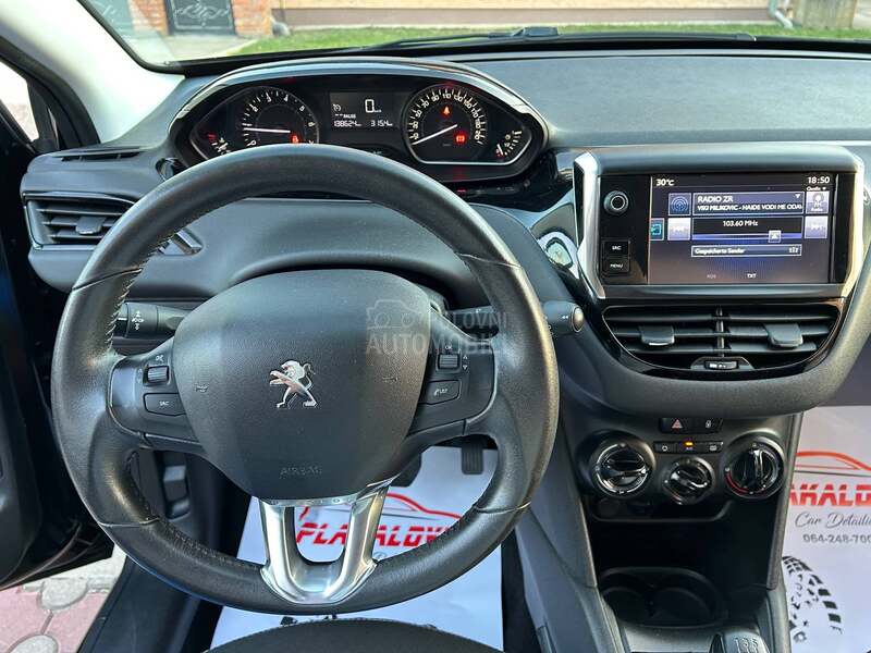 Peugeot 208 1.2 //PureTech//