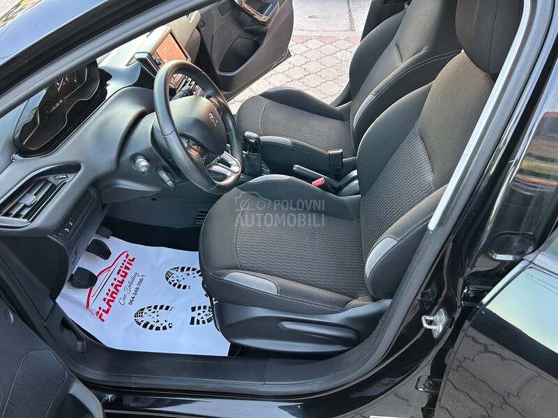 Peugeot 208 1.2 //PureTech//