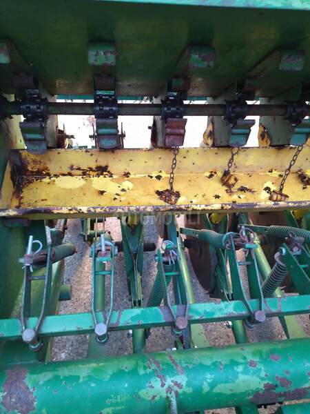 John Deere Senonches AB
