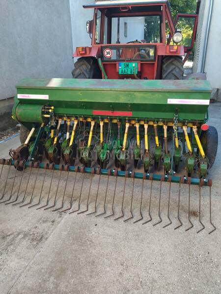 John Deere Senonches AB