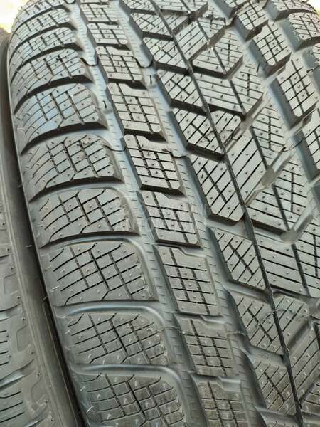 Pirelli 275/45 R21 Zimska