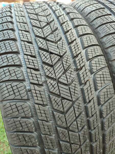 Pirelli 275/45 R21 Zimska