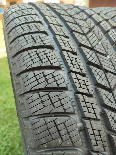 Pirelli 275/45 R21 Zimska