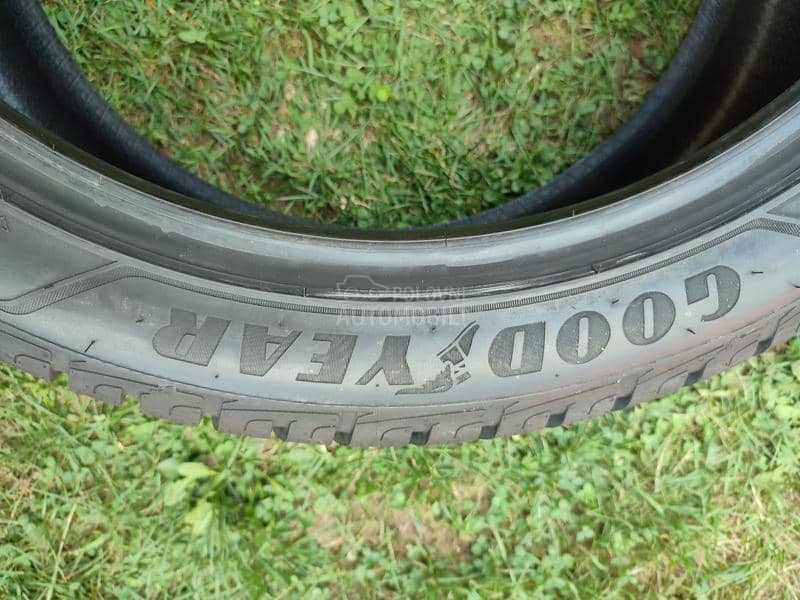 Goodyear 275/40 R22 Zimska