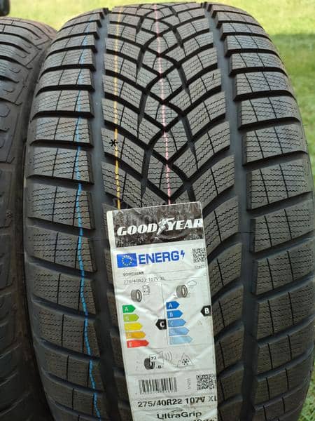 Goodyear 275/40 R22 Zimska