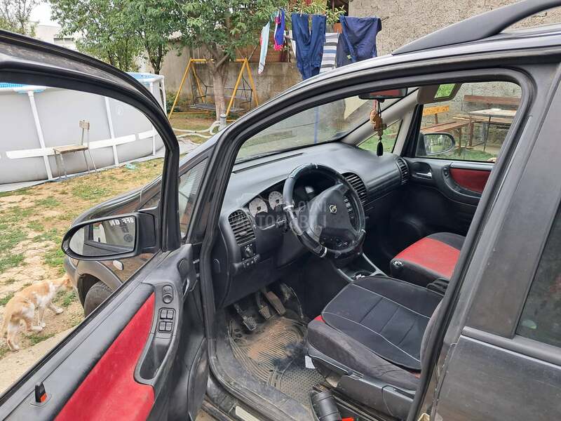 Opel Zafira putnicko