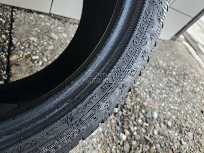Dunlop 255/40 R18 Zimska