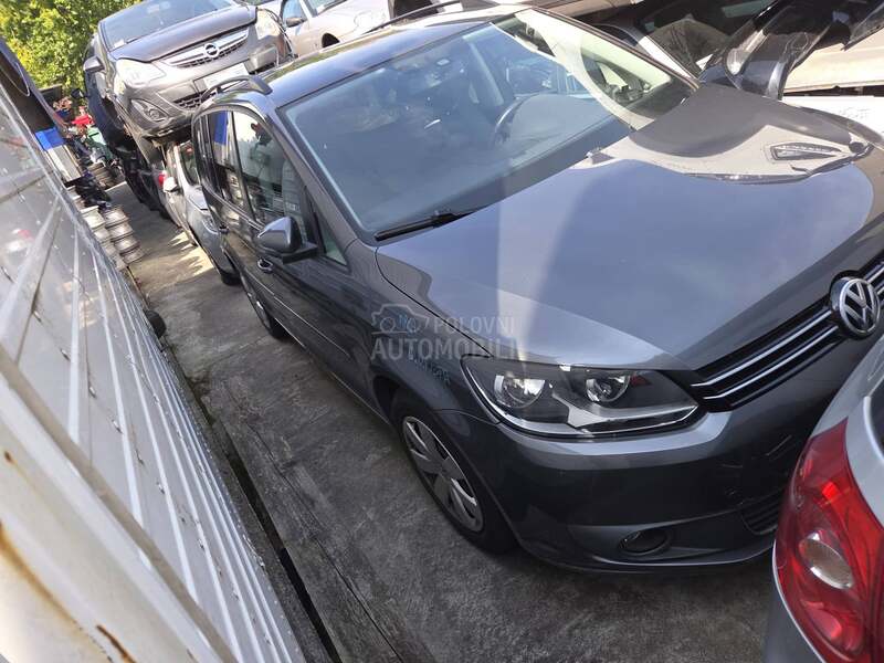 Volkswagen Touran -  kompletan auto u delovima