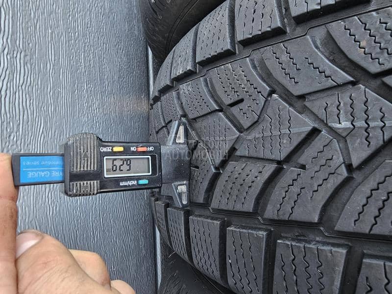 Dunlop 225/60 R17 Zimska