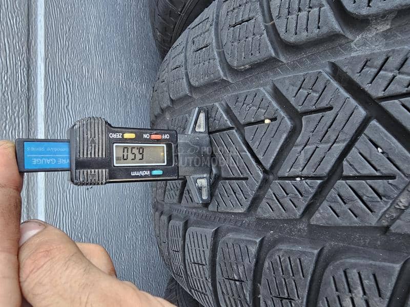 Pirelli 235/55 R19 Zimska