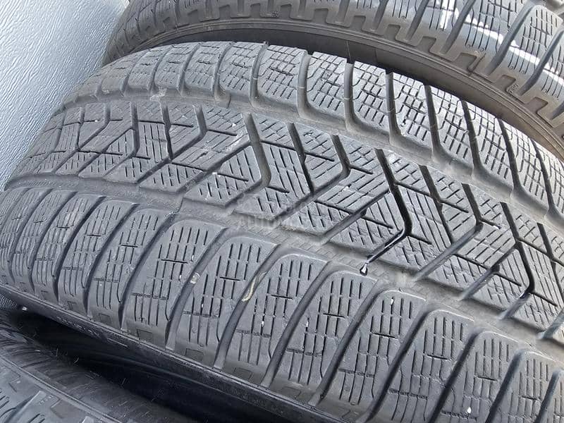 Pirelli 235/55 R19 Zimska