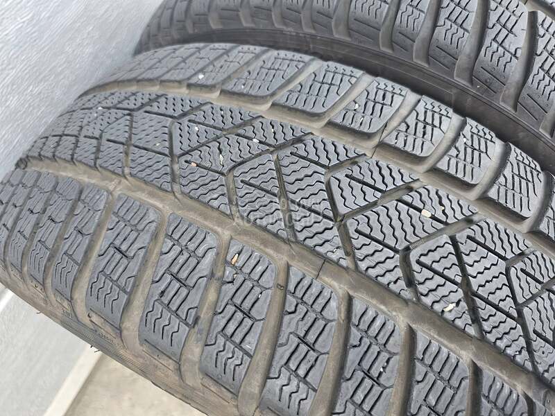 Pirelli 225/45 R18 Zimska