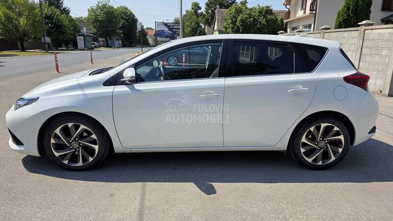 Toyota Auris 1.6 D4D Perla