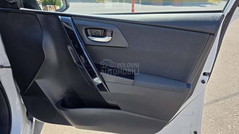 Toyota Auris 1.6 D4D Perla