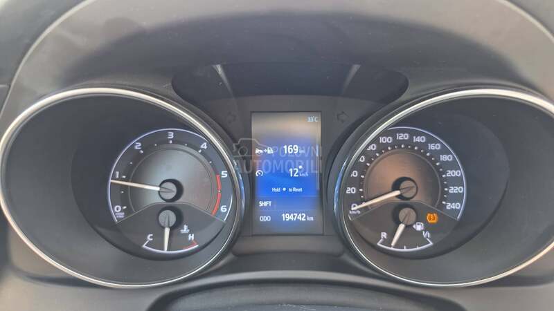 Toyota Auris 1.6 D4D Perla